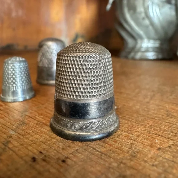 Lot of 3 Vintage SilverThimbles - Picture 2 of 5